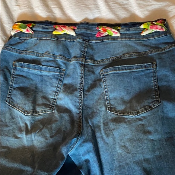 Cropped Jeans with silky woven tie - Picture 2 of 5